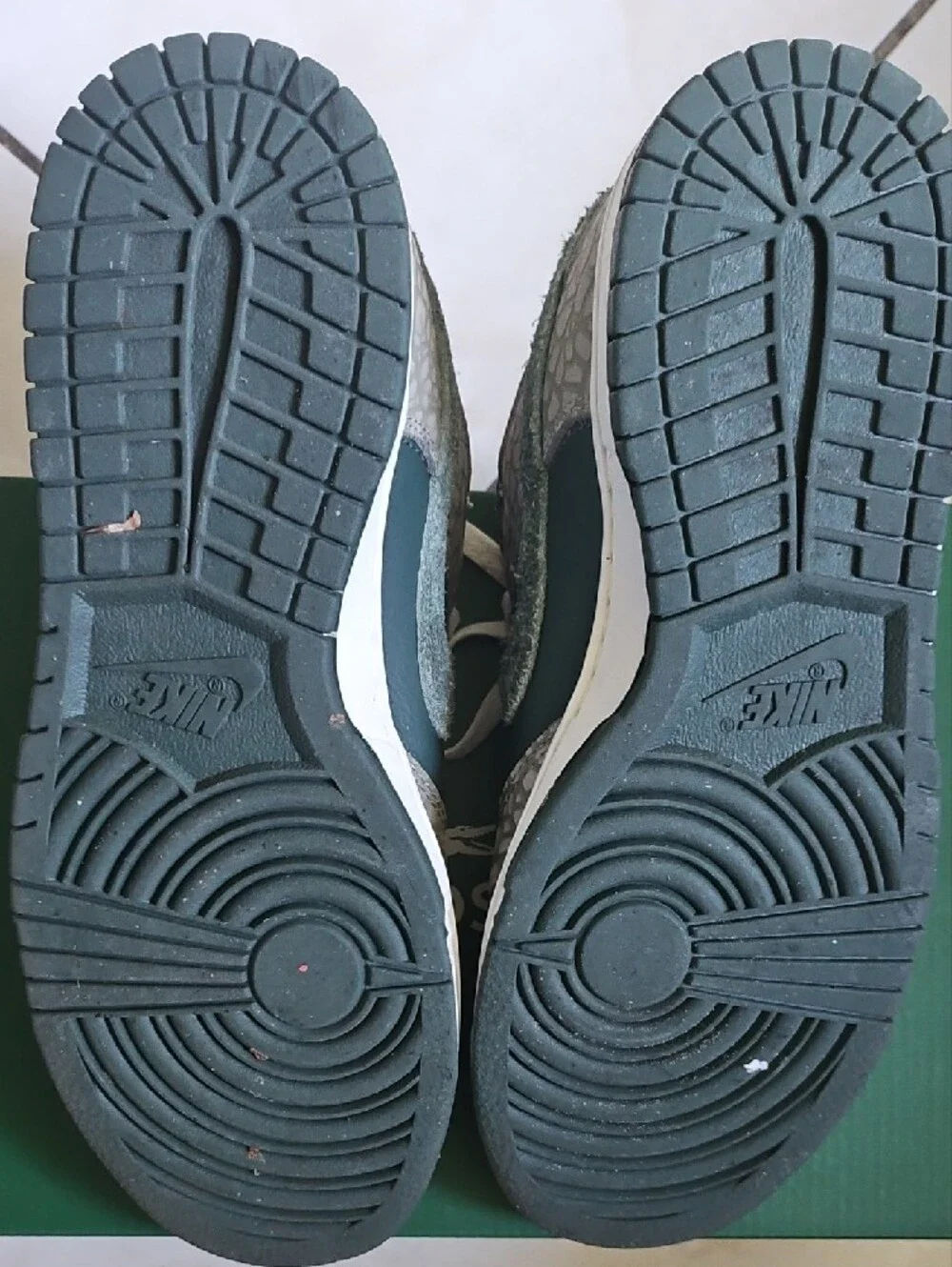 Nike Low-Top Sneakers in Teal, Gray and White